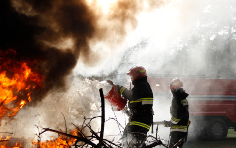 Incendio in azienda, coinvolto un intero capannone