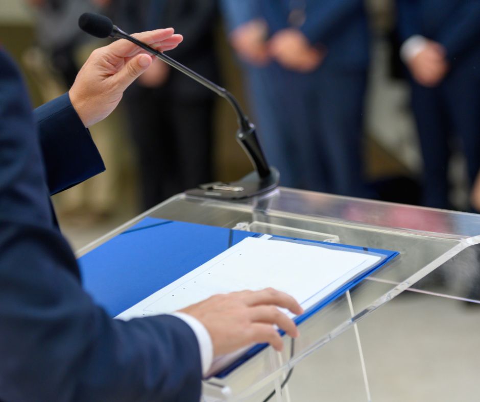 Infissi ancora da montare alla scuola Mordani di Ravenna